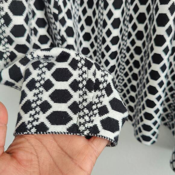 Chico's Size 1 US Med Black White Circle Geo Print Open Front Cardigan Sweater - Picture 6 of 8